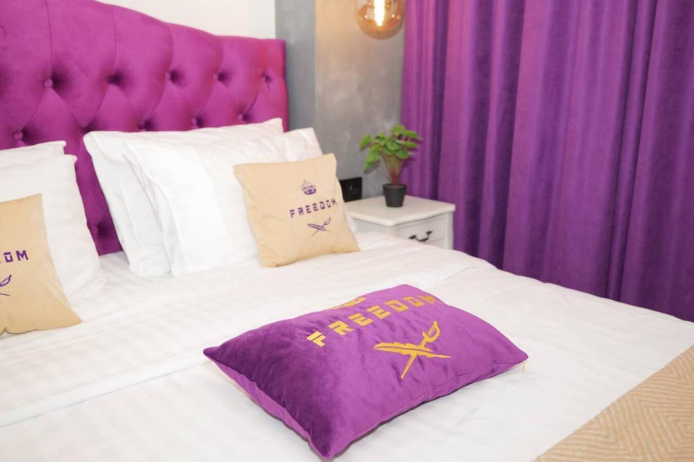 Freedom Apartments In City Center Київ Екстер'єр фото